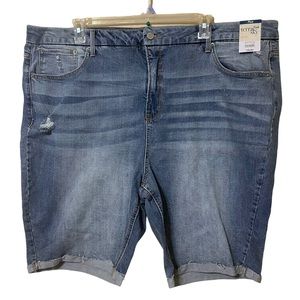 Terra and Sky Bermuda Jean Shorts 26W